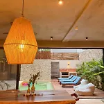 Luxury 5 Bedroom Pool Tiki Bar & Outdoor Gym Villa *