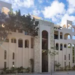 Luxury 4 Bedroom Villa With Private Rooftop Pool