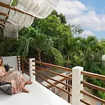 Modern Luxury Villa With Large Pool - Bbq Grill