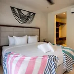 Stylish 1Bd Retreat With Swim-Up Pool