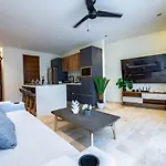 Stylish 1Bd Retreat With Swim-Up Pool