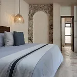 Luxury 4 Bedroom Villa With Private Rooftop Pool