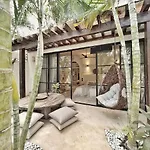 Oasis Heated Private Pool Daily Housekeeping Prime Location