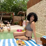 Luxury 5 Bedroom Pool Tiki Bar & Outdoor Gym