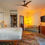 9Br Mantaray Hotel Soliman Bay Beachfront Villa