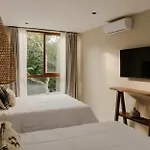 Jungle - Dual Pools & Fire Pit - Sleeps 16