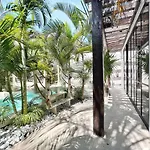 Villa Oasis Heated Private Pool Daily Housekeeping Prime Location *