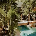 Villa La Veleta Jungle 3 Bedroom Jacuzzi Private Pool