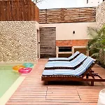 Luxury 5 Bedroom Pool Tiki Bar & Outdoor Gym Villa *