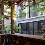 Luxury 5 Bedroom Pool Tiki Bar & Outdoor Gym