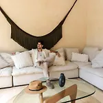 Luxury 5 Bedroom Pool Tiki Bar & Outdoor Gym