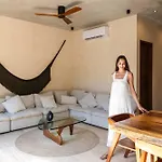 Luxury 5 Bedroom Pool Tiki Bar & Outdoor Gym