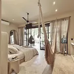 Oasis Heated Private Pool Daily Housekeeping Prime Location