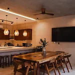 Luxury 5 Bedroom Pool Tiki Bar & Outdoor Gym Villa