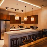 Villa Luxury 5 Bedroom Pool Tiki Bar & Outdoor Gym *
