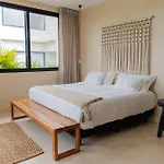 Luxury 5 Bedroom Pool Tiki Bar & Outdoor Gym Villa