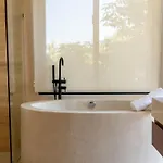 Luxury 5 Bedroom Pool Tiki Bar & Outdoor Gym Villa *