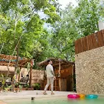 Luxury 5 Bedroom Pool Tiki Bar & Outdoor Gym *