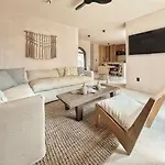 New Luxury Design Private Roof Pool Walkable