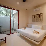 Stylish 1Br Retreat In Holistika With Private Pool