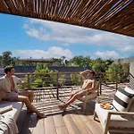 Modern 2Br Apartment With Pool & Gym