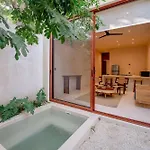 Stylish 1Br Retreat In Holistika With Private Pool
