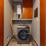 Paramar Black, Style In Zama