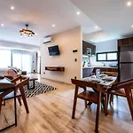 Apartamento Retreat Pool Gym & Great Location