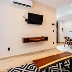 Retreat Pool Gym & Great Location Apartamento *