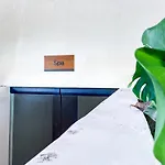 1br Retreat With Balcony And Wellness Amenities Apartamento