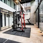 Retreat Pool Gym & Great Location Apartamento *