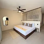 Ph De 2 Rec, Gim, Cine Y Jacuzzi Privado En * Tulum
