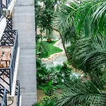 Retreat Pool Gym & Great Location Apartamento *