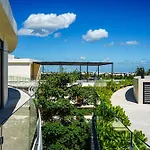 Oasis Jungle Views, 4 Pools & Near *