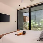 Exclusive 2br Lock-off Huge Terrace & Private Pool Humana