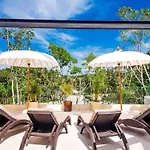 Designer Luxury With Private Pool Oasis