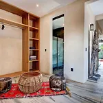 Designer Luxury With Private Pool Oasis