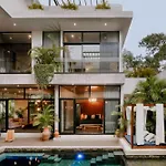 Casa Don Rey - Tulum's Largest Mansion - Villa