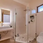 Modern With Pool Fast Wifi Perfect *