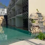 Studio Swim Up Mizu 5 By Sandy Powerful