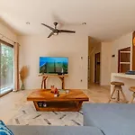 Apartment Modern With Pool Fast Wifi Perfect *