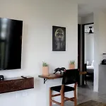 2 Bdrm-2 Baths Apartment For Groups & Music Lovers