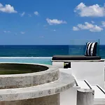 Beachfront Kiin Villa *