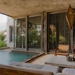 Nomade Temple Hotel