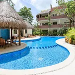 Apartment Perfectly Situated Between The Beach & Town By Stella Tulum