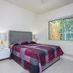 Apartment Perfectly Situated Between The Beach & Town By Stella *