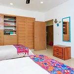 Perfectly Situated Between The Beach & Town By Stella Apartment