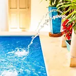Mestizo Gallery Hotel