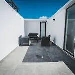 Brand New Two Br Penthouse With A Private Roof Patio! Totally Equipped.