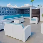 Private Roof W Plunge Pool, Brand New 2 Bedroom Penthouse For 6 Sleeps *